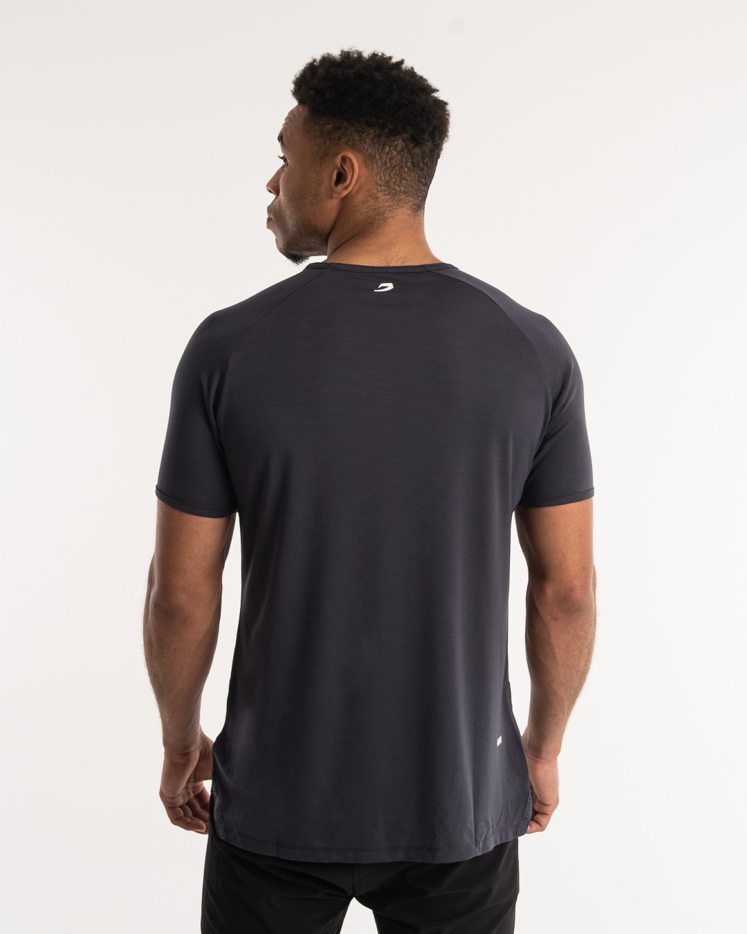 man wearing charcoal dark grey boxraw performance t-shirt tank top